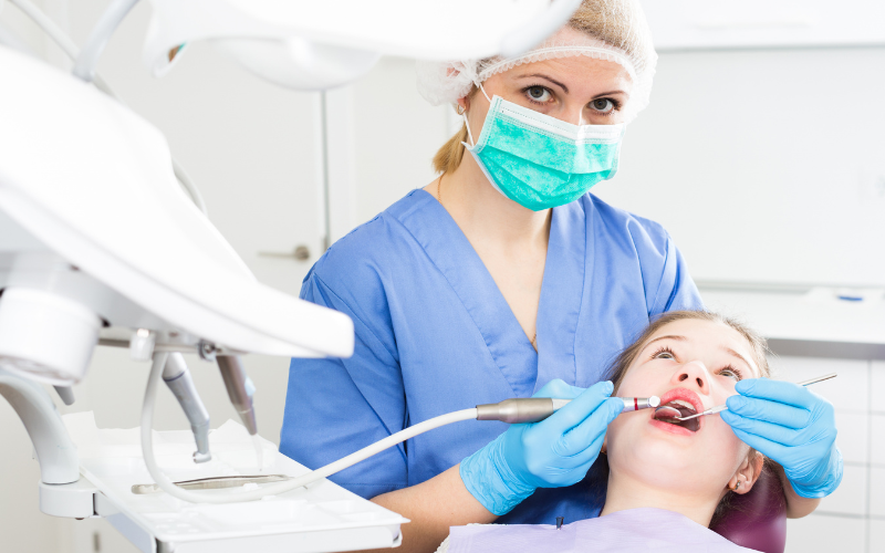 Las mujeres ya son mayor�a entre los profesionales de la odontolog�a colegiados en Cantabria