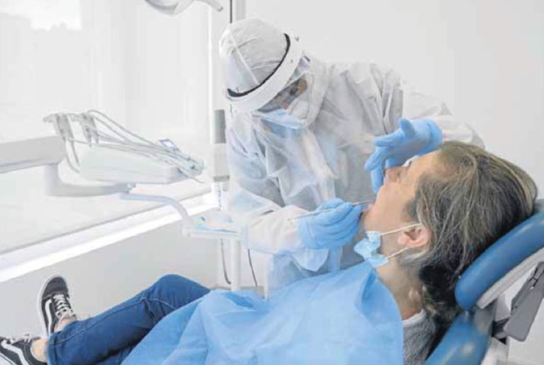 Sanidad rectifica y no utilizará el suero de AstraZeneca con los odontólogos